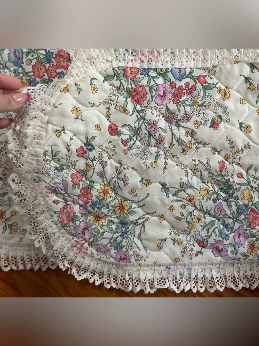 Vintage Quilted Floral Placemats Set of 4 -Oval Lace Trim Wildflower Cottagecore
